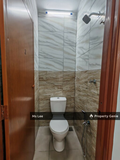 Female Room 2 RM550 @ 2nd Floor Shop Apt-Sek 7-Shah Alam-near UITM-Ready 15/10