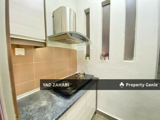 Villa Park, Seri Kembangan | RM330K -  Nicely Renovated, Semi Furnished & Unit Near Lift
