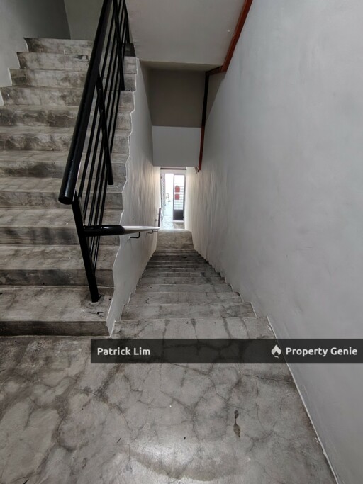 With 6 Rooms Partition, Ayer Keroh First Floor Office For Rent