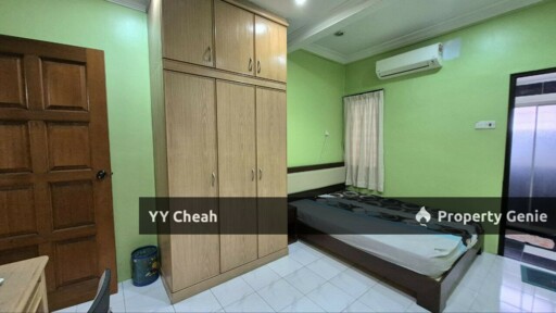 2.5 Storey House 6 Rooms - Facing Field - Good For Big Family