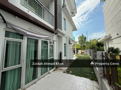 1080 RESIDENCE TAMAN PUNCAK SAUJANA KAJANG 3-STOREY SEMI DETACHED FACING CLUB HOUSE 2 MASTERBEDROOM