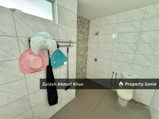1080 RESIDENCE TAMAN PUNCAK SAUJANA KAJANG 3-STOREY SEMI DETACHED FACING CLUB HOUSE 2 MASTERBEDROOM