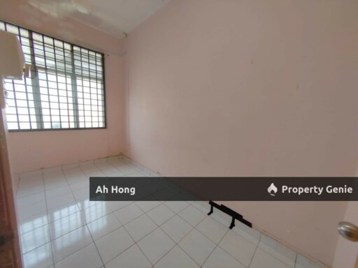 For Sale / Taman Molek / Single Storey / Original Unit / Freehold