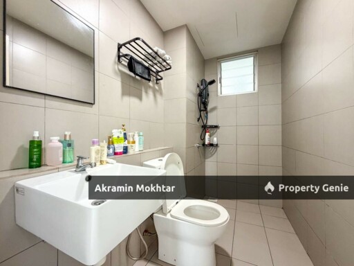 Freehold, Corner Unit & 2 Parking | Lakefront Homes Condominium, Cyberjaya