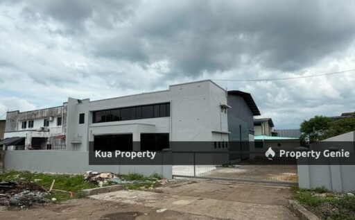 Demak Laut semi-D warehouse For Rent!