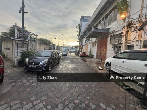 Warehouse / Showroom / Office, 6,400 sq ft Light Industrial 2-Storey Shop Lot📍Sadong Jaya, KK City Centre