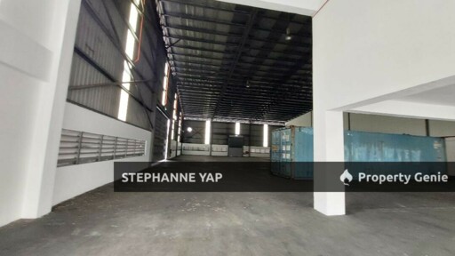 1 1/2 Storey Semi-D Factory for Rent