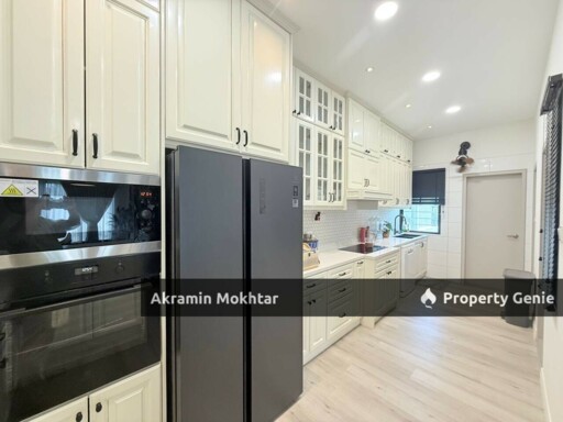 FULLY RENOVATED & PARTIALLY FURNISHED |  GAMUDA 25.7  Lucent Residence @ Twentyfive.7 Two storey Semi D Corner Lot (Cul De Sac)