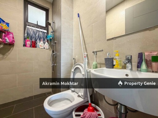 Freehold, Walking Distance To LRT, Partially Furnished & 2 Parking | Ten Kinrara Residence, Bandar Kinrara , Puchong