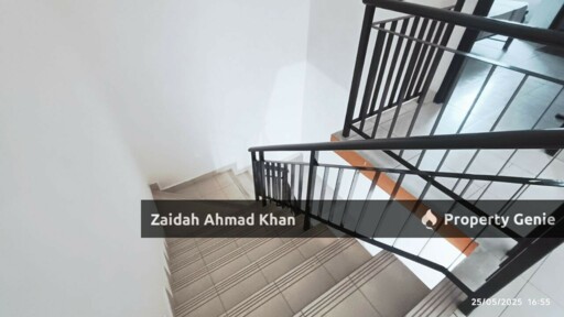 Hill Park 1 DOUBLE STOREY HOUSE FOR SALE RENOVATED KITCHEN CABINET FREEHOLD