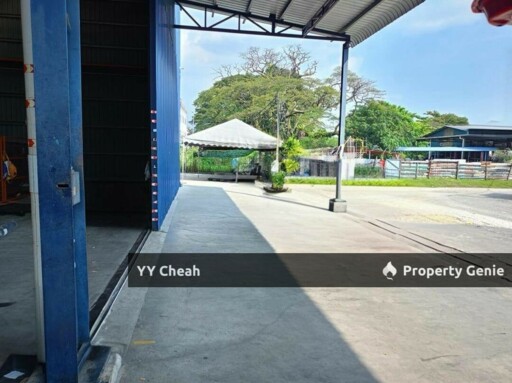 Menglembu/Falim Ipoh Bungalow Factory For Rent Great Lcoation 0.5 Acres Fully Covered