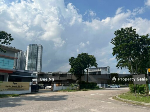 Kempas Utama / 1.5 Storey Semi D Factory / Light Industry
