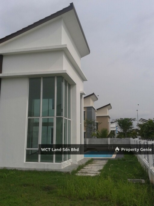 Luxuria, Bandar Parklands