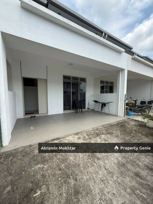 Parking & 2 Storey Terrace House Taman Mahkota Banting