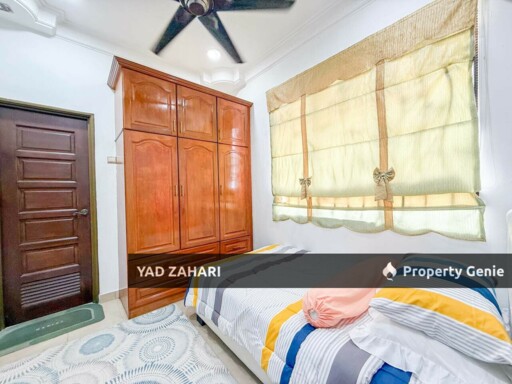 D'Kayangan, Seksyen 30, Shah Alam | 2.5 Storey Semi D Cluster 6 Bedrooms | RM1.39M - Fully Reno, Gated Guarded and Extended Front Side