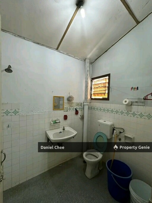 Simee Taman Wah Keong Double Storey House Partially Furnished For Rent