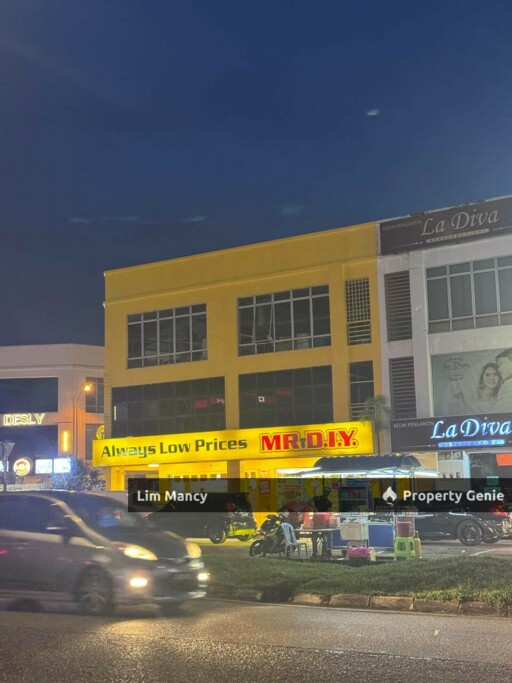 Taman Nusa Bestari Three Storey Shoplot Facing Main Road @Jalan Jati