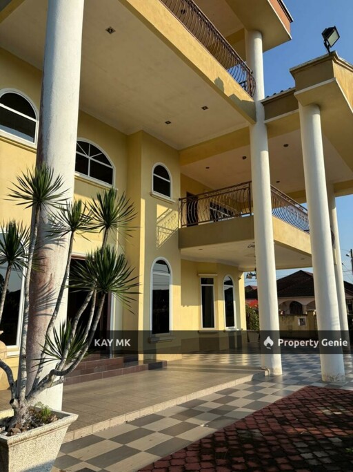 Bungalow in Bota Perak