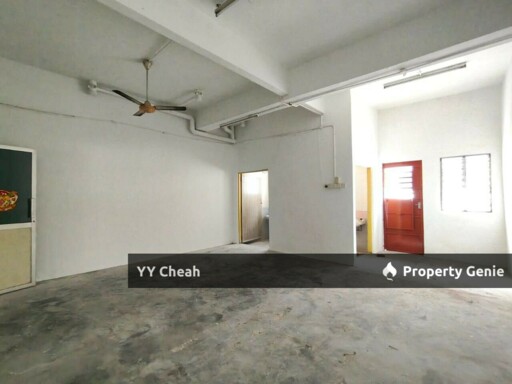 Lahat / Pengkalan Ipoh Two Storey Shoplot For Sale, Facing Main Road, Good Condition, Repaint