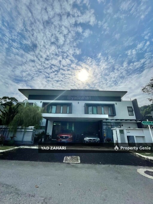Semi-furnished Double Storey Zero Lot Bungalow Next to the Natural Lake, Perdana Heights