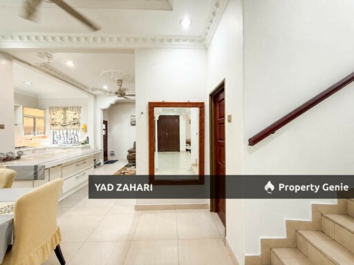 D'Kayangan, Seksyen 30, Shah Alam | 2.5 Storey Semi D Cluster 6 Bedrooms | RM1.39M - Fully Reno, Gated Guarded and Extended Front Side