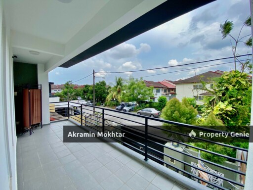 Fully Renovated & Partially Furnished | Double Storey Taman Saujana Puchong SP 10, Puchong
