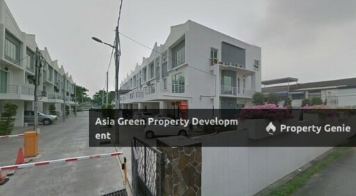 Mandarin Quarter
