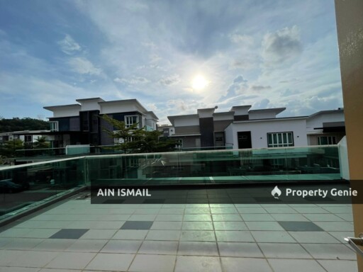 [100K BELOW MARKET] SEMI-D 2STOREY MAHKOTA HEIGHT (P2) KOTASAS, KUANTAN