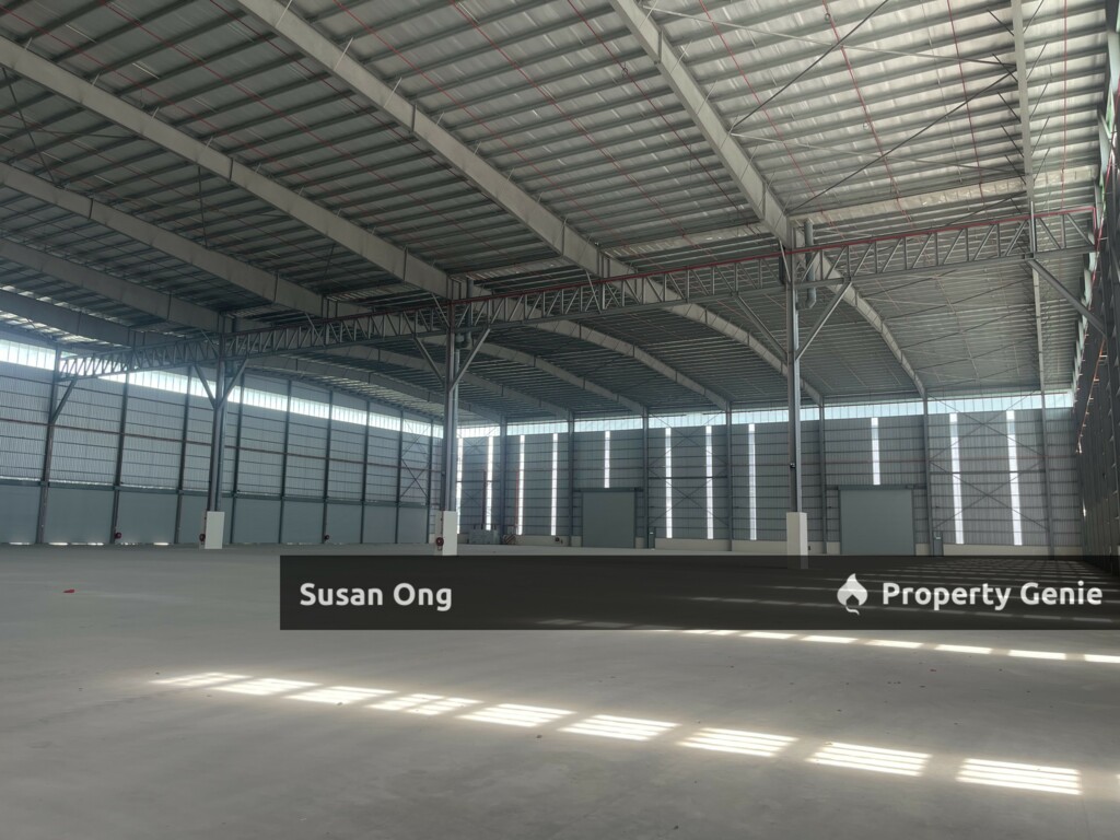 WTR-Northport warehouse with loading bays-