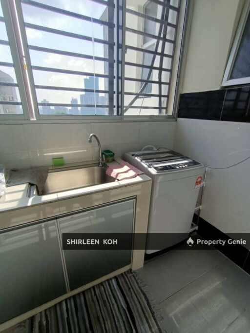 Suriamas Suites Condominium at Larkin JB Town Male Room for Rent