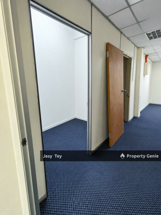 Taman Universiti - First Floor Shop For Rent