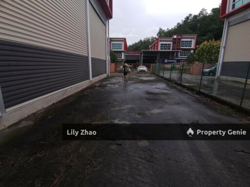 2 Storey Semi Detached Warehouse / Showroom / Office for Sale, 2,400 Sf, Golden Hill, Inanam
