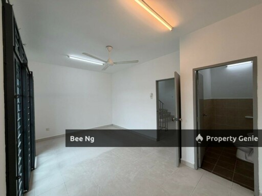 Taman Pulai Mutiara / 2.5 Storey Terrace / Partially Renovated / Super Value