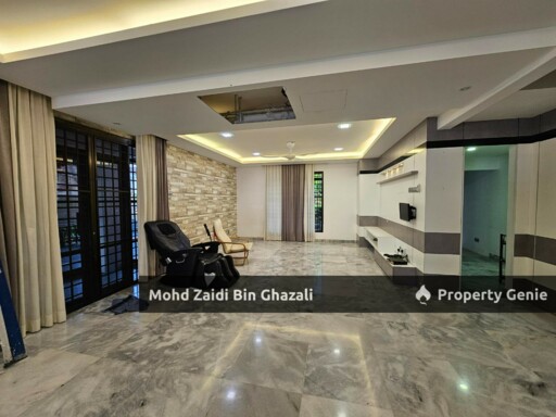 Below Market Renovated  2.5 Storey Terrace Presint 8