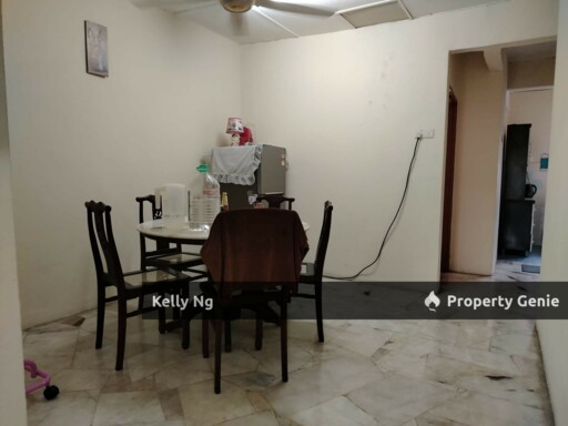 Townhouse 1st Floor Partly Furnished At Tmn Sentosa Klang For Rent