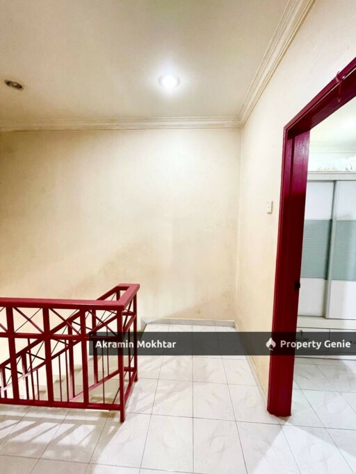 Freehold, Corner Lot & Fully Renovated | Double Storey Jalan Semarak Bandar Utama Batang Kali