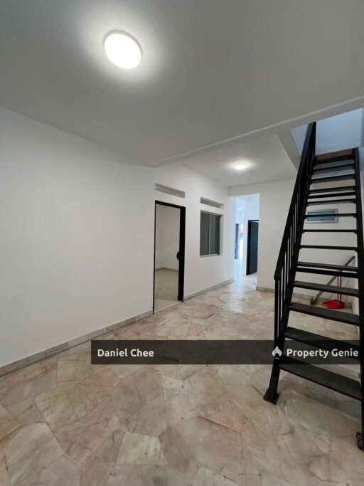 Near to Aeon Kinta City Renovated Terrace For Rent