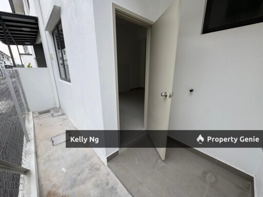 Double Sty Brand New House At Robin Bandar Rimbayu For Sale