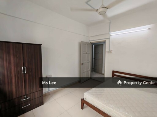 Male Room 2 RM600 @ 1st Floor Shop Apt-Sek 7-Shah Alam-near UITM-Ready Now