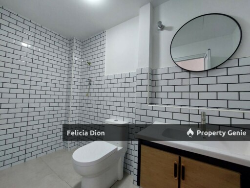 𝐌𝐚𝐥𝐢𝐦 𝐙𝐚𝐡𝐢𝐫 𝐒𝐢𝐧𝐠𝐥𝐞 𝐒𝐭𝐨𝐫𝐞𝐲 𝐓𝐞𝐫𝐫𝐚𝐜𝐞 𝐟𝐨𝐫 𝐒𝐚𝐥𝐞🏡FULLY RENOVATED