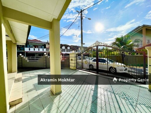 Freehold, Corner Lot & Fully Renovated | Double Storey Jalan Semarak Bandar Utama Batang Kali