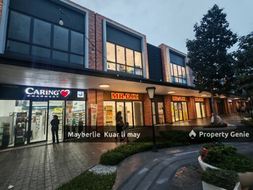 Gardens Square Coner Shop For Rent