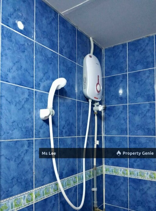Room 106 RM 700 @ 2 Storey Shop Hotel,Chow Kit -near LRT/HKL/IJN -Ready unit