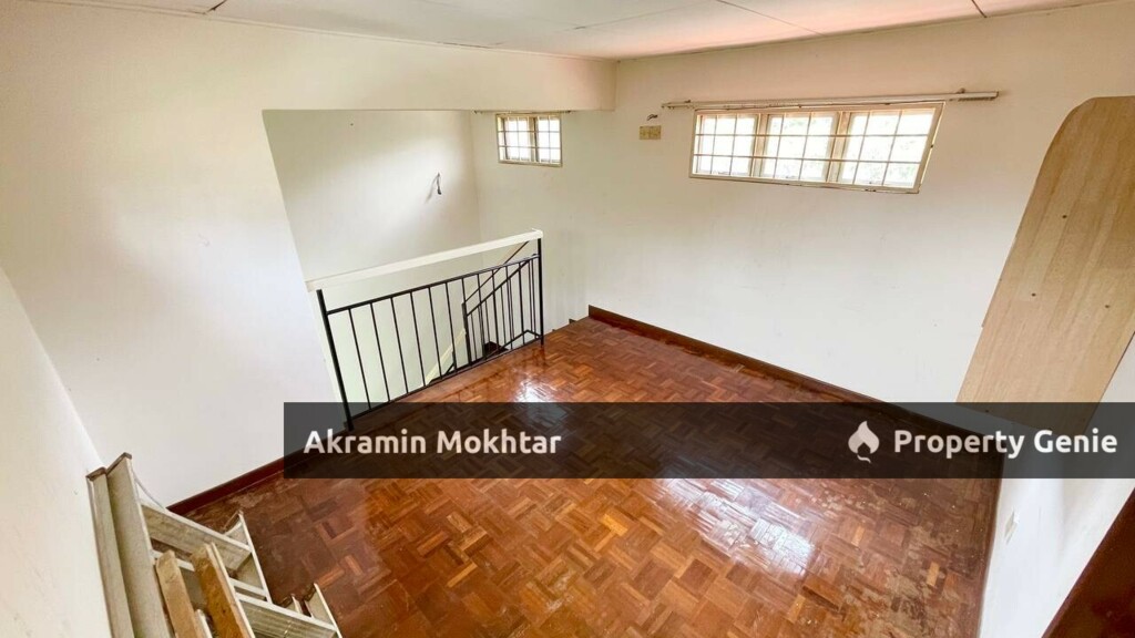 NEAR MRT 2.5 Storey Terraced House Taman Equine Seri Kembangan Selangor