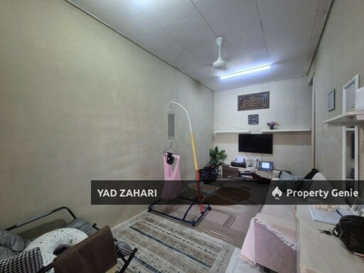 Jalan Kebun, Shah Alam | 1-Storey Terrace 4 Bedrooms | RM410K - Renovated and Nearby School