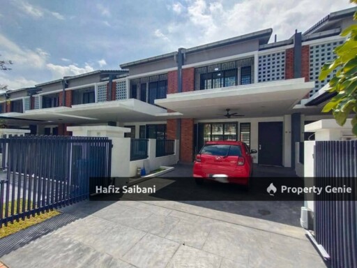 Spacious Double Storey House in Elmina Green 3