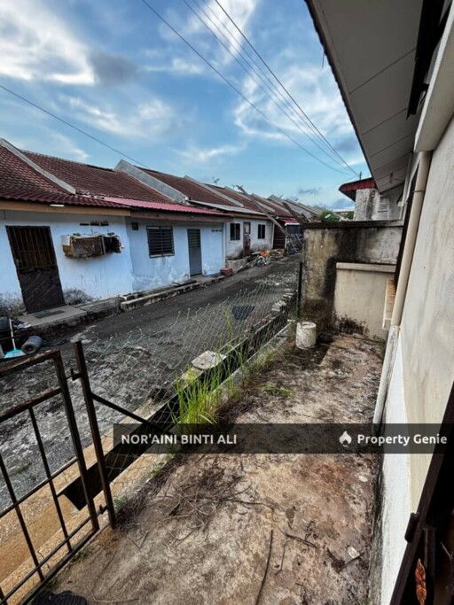 *RUMAH TERES SETINGKAT DI KG PADANG PERMAI, Kuantan, Pahang