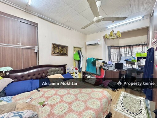 Facing Open & Partially Furnished | Double Storey Jalan Platinum Seksyen 7, Shah Alam