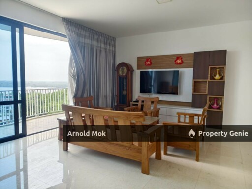 Strait View 18 Condominium for Sale