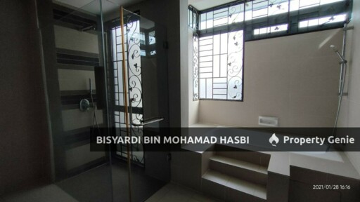 RENOVATED 3 STOREY CORNER LOT SEMI DETACHED, LAKEHILL VILLAS, BANDAR BARU BANGI, BANGI .